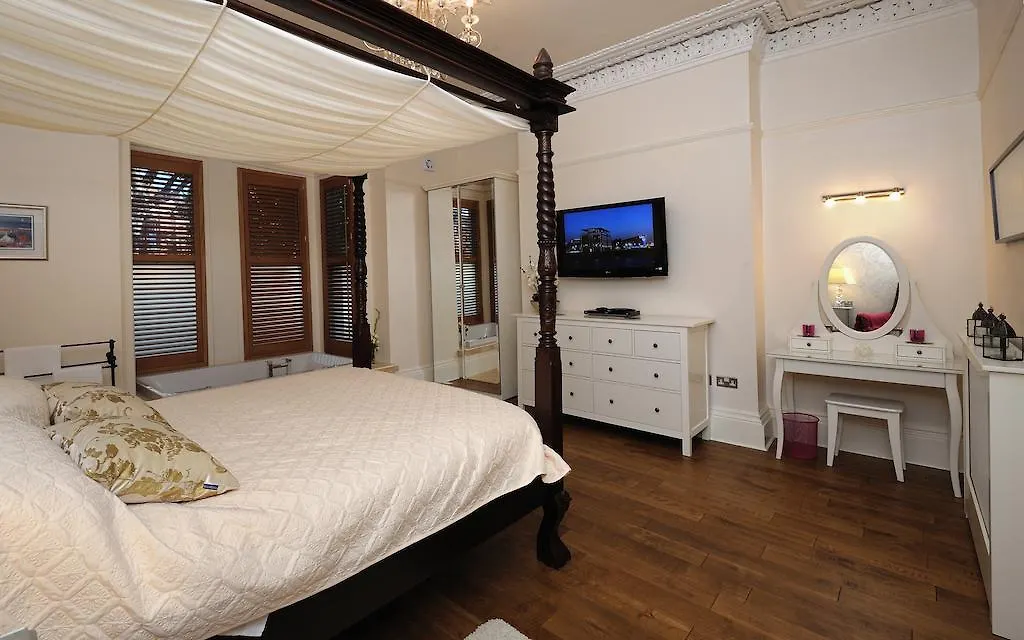 2@109 Hull Hotel Kingston upon Hull